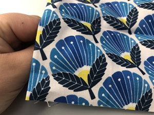 Patchwork stof - cotton & steel, blooming daisy, bladmønster i havblå